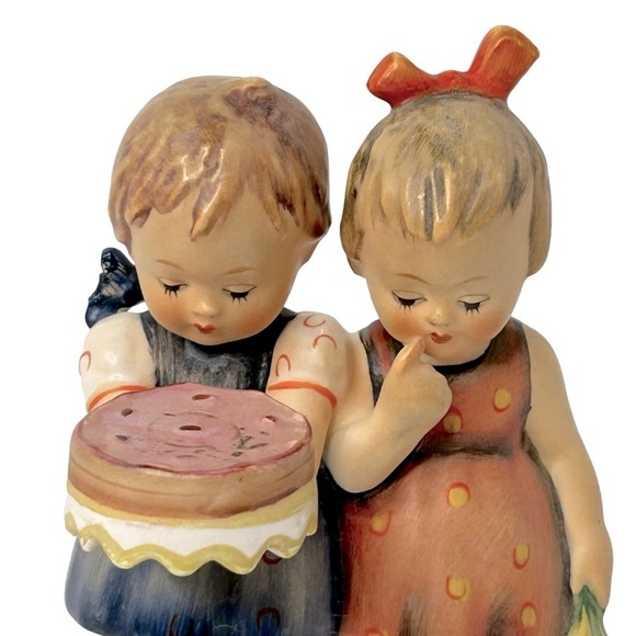 M.J.HUMMEL Happy Birthday Two Little girls Cake Flowers W. Germany Figurine - Picture 8 of 15